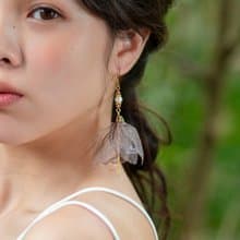 Kaitlyn 百花香水調閃耀淺紫紗花長耳環