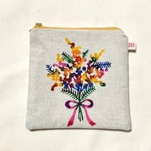 手染め紅型/ミモザの花束の四角いポーチ/ピンクのリボン【日本国内送料無料】【日本国外は送料を参照してください】