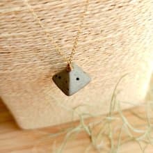 灰色角錐中空香水瓶精油瓶陶項鍊 (包14K)