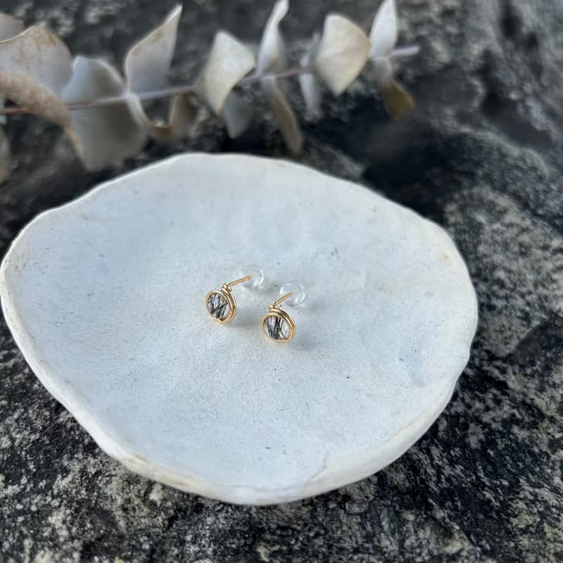 ll 6mm黑髮晶 ll 金線框耳針 無痛耳夾 / 一對 6A黑髮晶