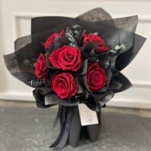 經典紅 六朵玫瑰永生花束_黑包裝