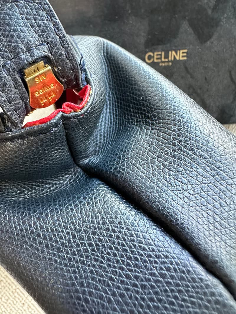 中古包 Vintage Celine 深藍色荔枝紋牛皮化妝包小斜揹包