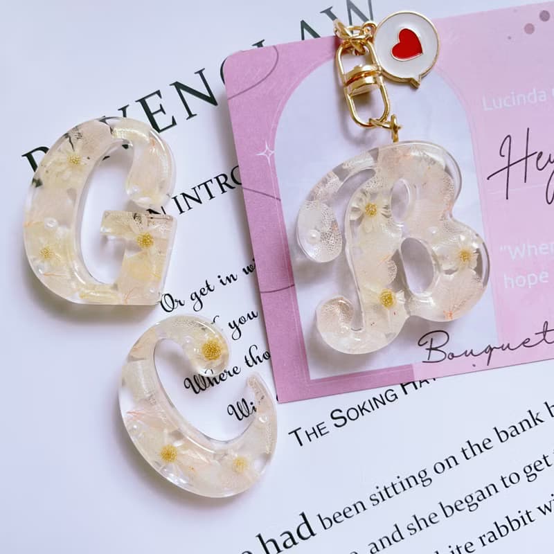 Hey Bonnie 永生花字母鑰匙圈 滴膠字母吊飾 生日禮物 情侶紀念日