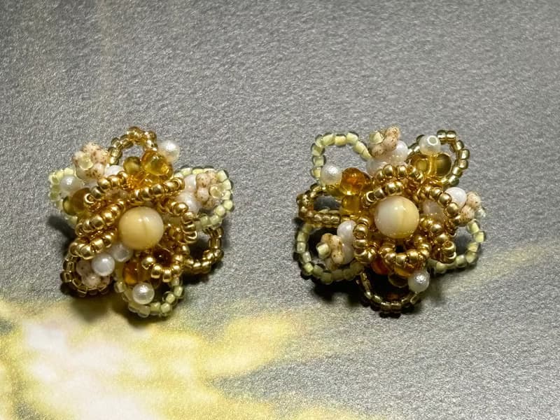 金雛菊 串珠花朵耳釘 手作串珠耳環 花朵耳飾