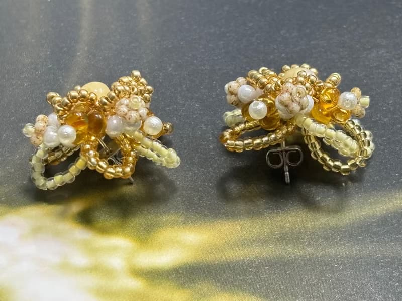 金雛菊 串珠花朵耳釘 手作串珠耳環 花朵耳飾