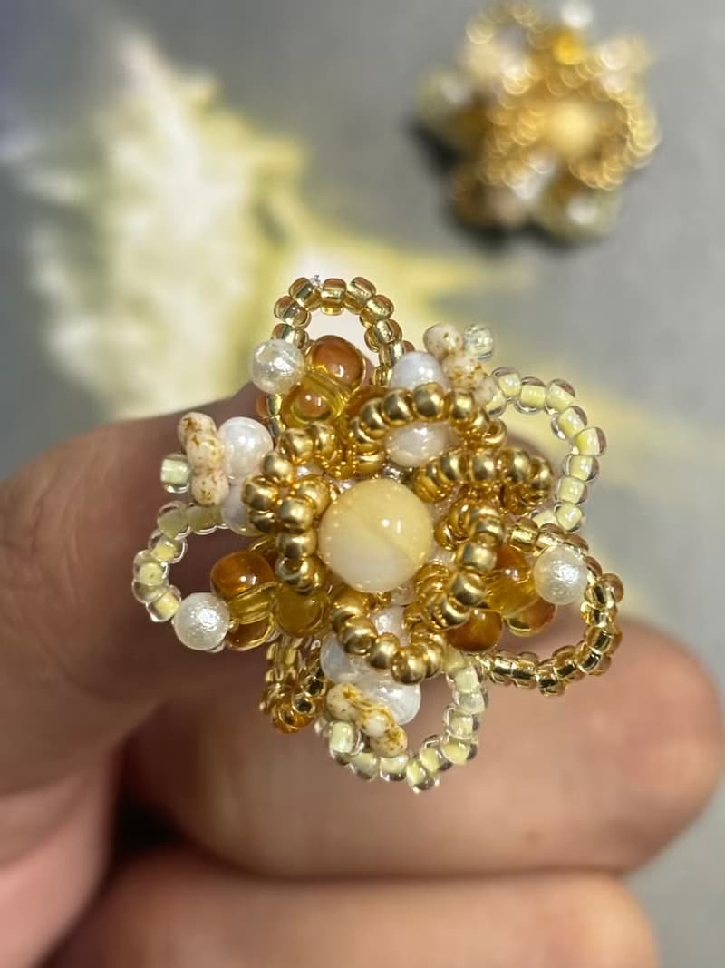 金雛菊 串珠花朵耳釘 手作串珠耳環 花朵耳飾