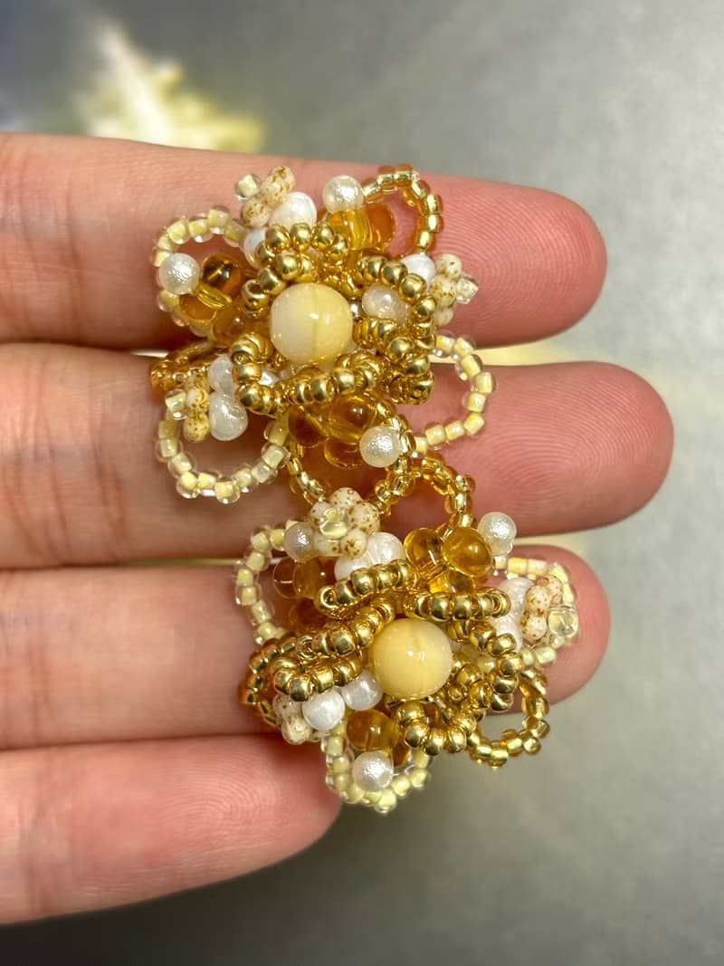 金雛菊 串珠花朵耳釘 手作串珠耳環 花朵耳飾