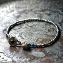 シャン族oldシルバーとカレンシルバー、oldオリッサブラス、ブルービーズ、oldアフガンメタルチャームのブレス