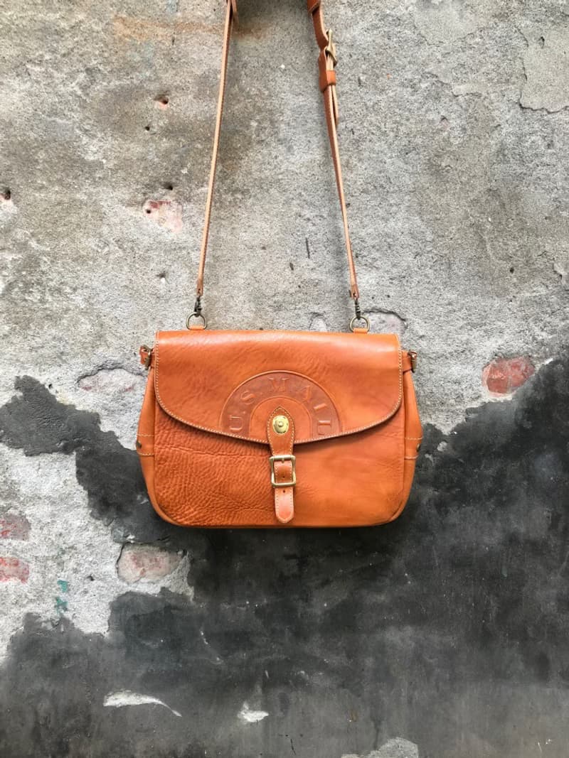 復古郵差包/斜背包  Size:L  植鞣牛革製