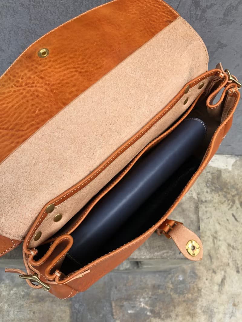 復古郵差包/斜背包  Size:L  植鞣牛革製