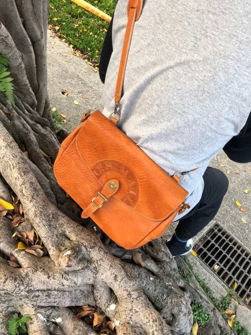 復古郵差包/斜背包  Size:L  植鞣牛革製