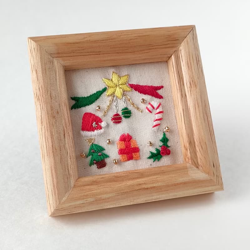 クリスマス飾りのミニ刺繍フレーム　壁飾り　オーナメント