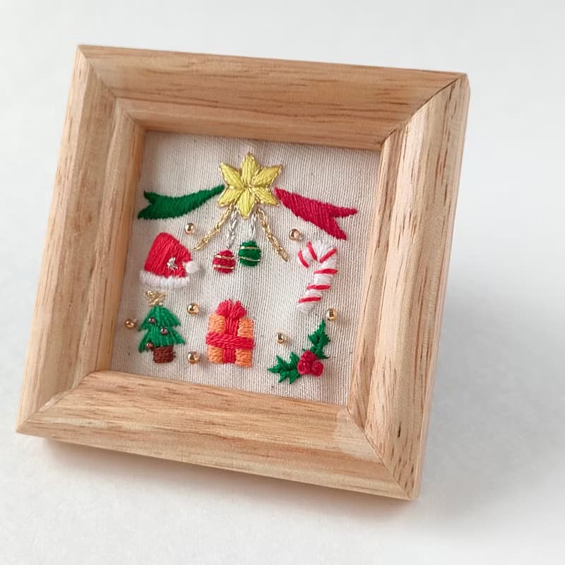 クリスマス飾りのミニ刺繍フレーム　壁飾り　オーナメント