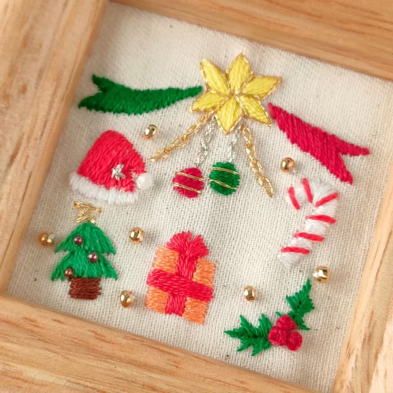 クリスマス飾りのミニ刺繍フレーム　壁飾り　オーナメント