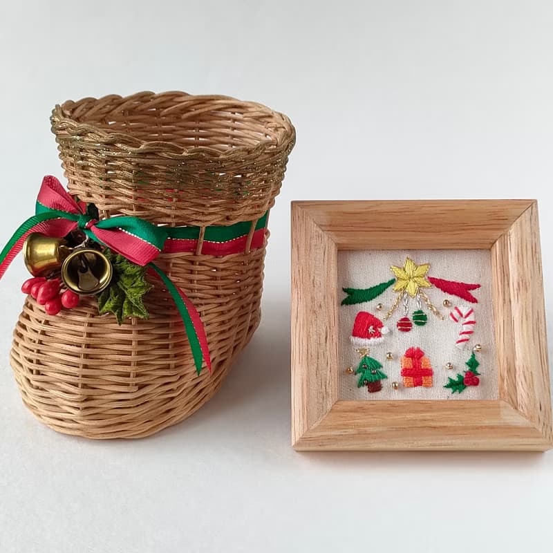 クリスマス飾りのミニ刺繍フレーム　壁飾り　オーナメント