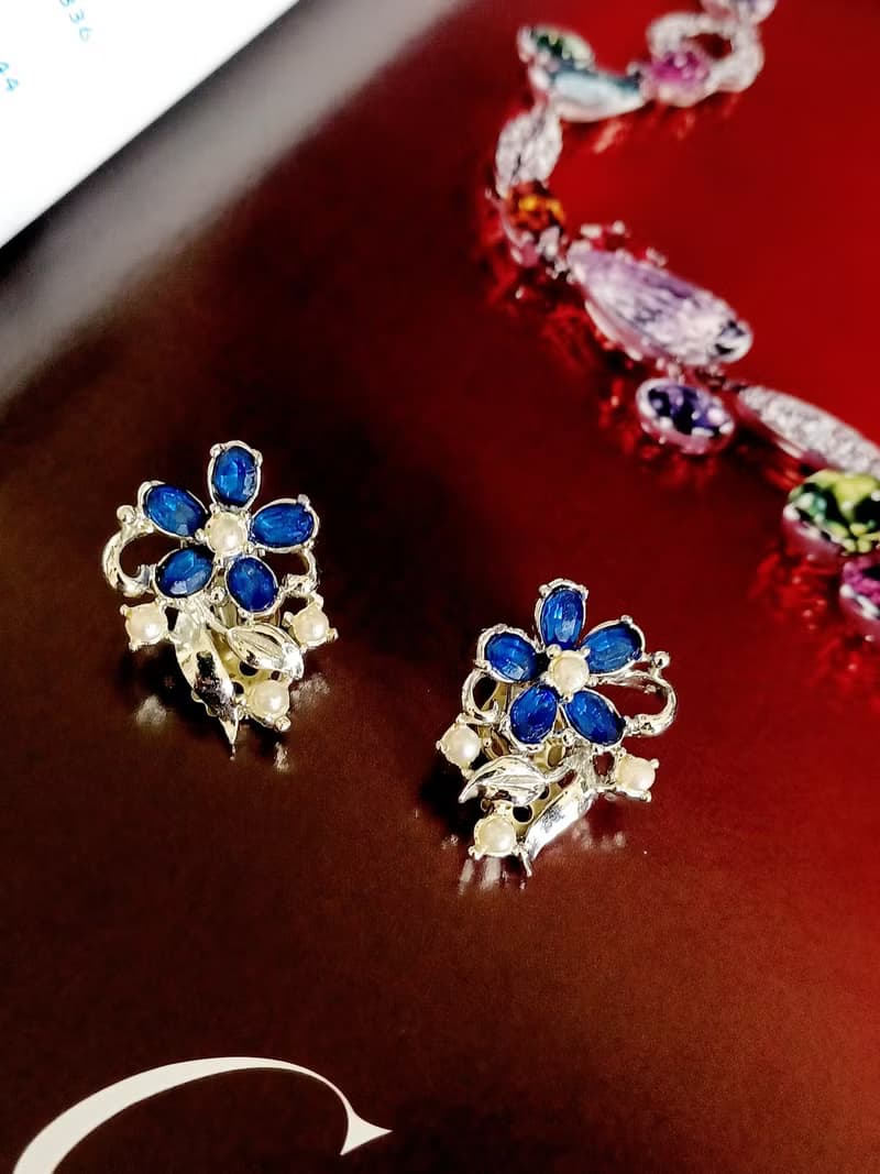 vintage jewelry  典雅藍色萊茵花瓣珍珠花卉 夾式耳環