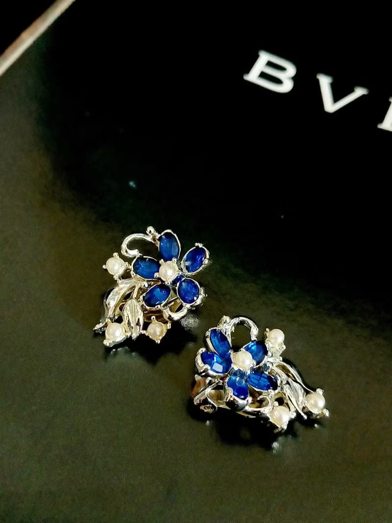 vintage jewelry  典雅藍色萊茵花瓣珍珠花卉 夾式耳環