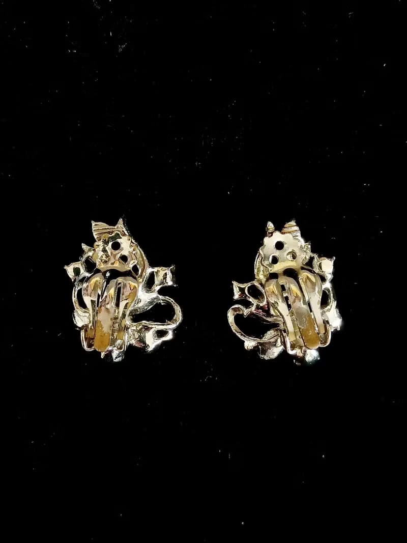 vintage jewelry  典雅藍色萊茵花瓣珍珠花卉 夾式耳環
