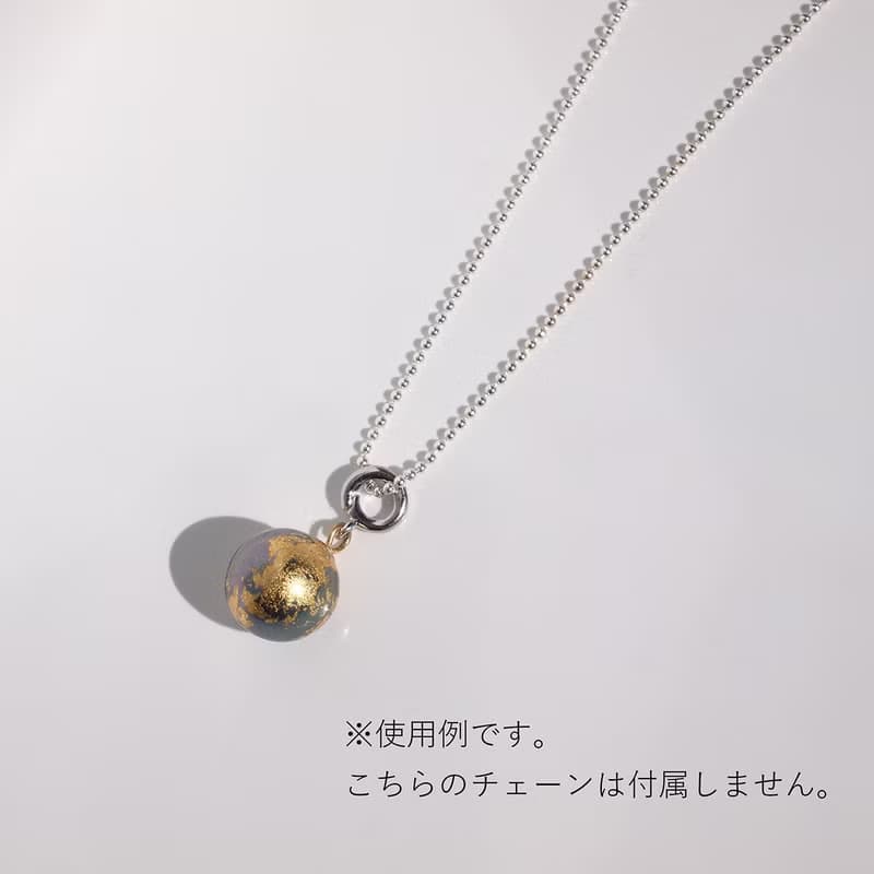 日本製  地球ネックレス　金箔と10mmピーコックパールのロングネックレス　70cm長さ調節可　ユニセックス