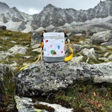 archi阿吃 新款石頭糖巧克力單肩斜挎手提小水桶包放水杯手機粉袋