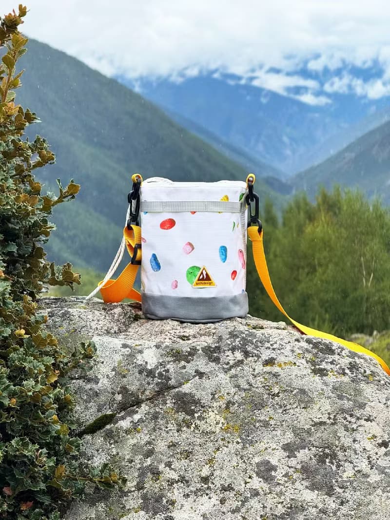 archi阿吃 新款石頭糖巧克力單肩斜挎手提小水桶包放水杯手機粉袋