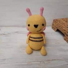 Hand crochet funny Bee Stuffed toys Animals Plush toys Amigurumi Knit Gift