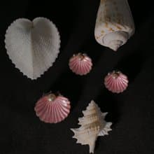 1950s 英國 近代老件 粉色琺瑯玻璃珍珠貝殼純銀耳夾胸針套組