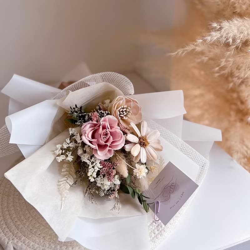 奶茶色永生玫瑰花束