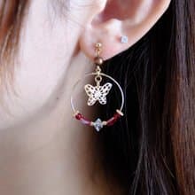 Beata | Swarovski Crystals 鏤空蝴蝶復古耳環