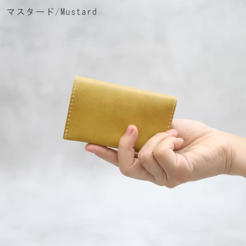名刺入れ　3つのポケット　小さく機能的で使いやすい 超軽量で水や傷に強い丈夫な上質人工皮革製