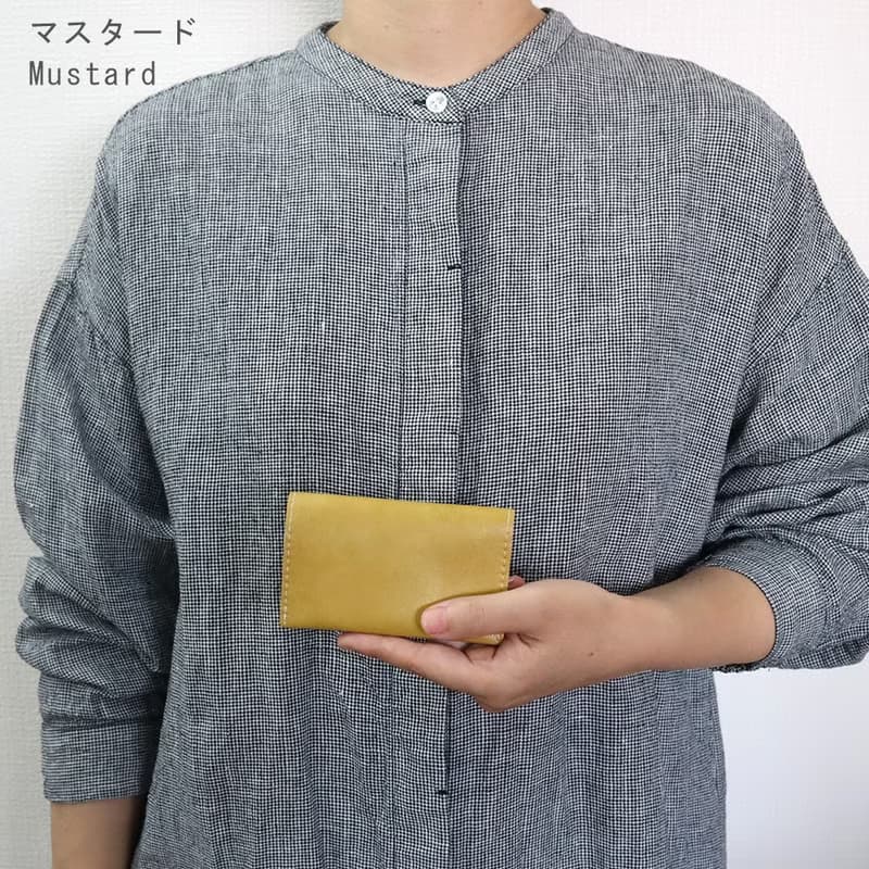 名刺入れ　3つのポケット　小さく機能的で使いやすい 超軽量で水や傷に強い丈夫な上質人工皮革製