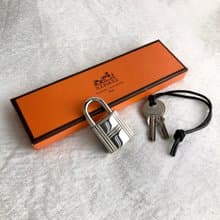 【 日本直送　名牌中古包 】HERMES エルメス 鍵 パドロック カデナ シルバー vintage ヴィンテージ オールド un7e4i