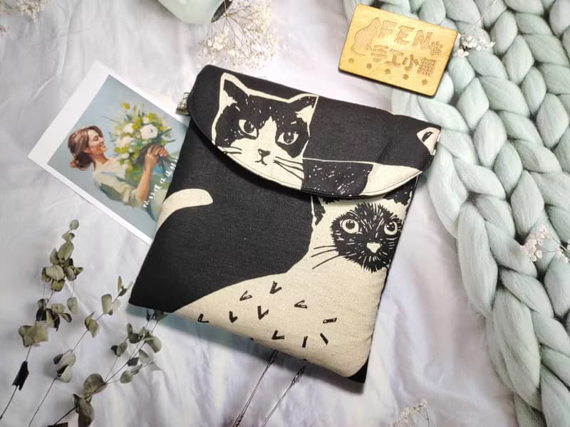 袋物系列-日本知名設計師黑底米白大貓咪款-7.8吋電子書保護套-