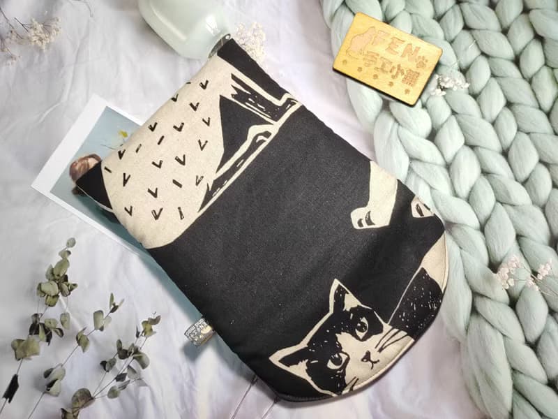 袋物系列-日本知名設計師黑底米白大貓咪款-7.8吋電子書保護套-