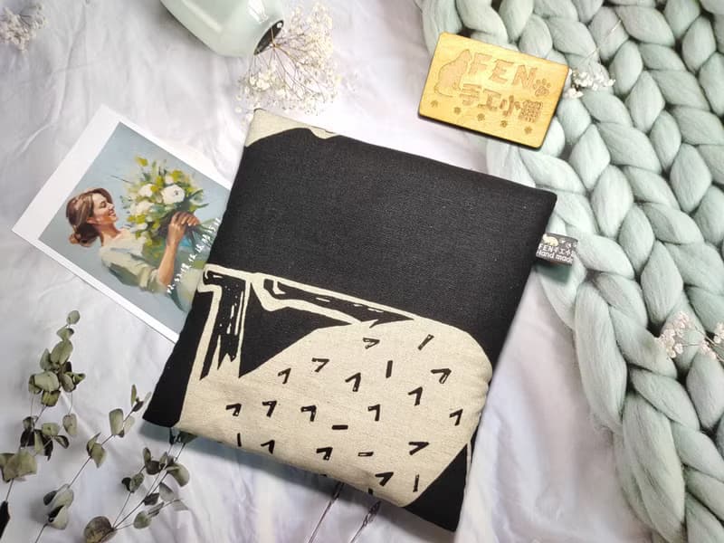 袋物系列-日本知名設計師黑底米白大貓咪款-7.8吋電子書保護套-