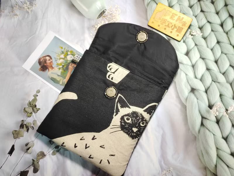 袋物系列-日本知名設計師黑底米白大貓咪款-7.8吋電子書保護套-