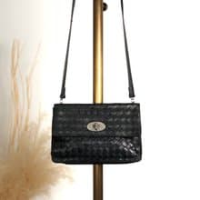 【 日本直送　名牌中古包 】Bottega Veneta ボッテガ・ヴェネタ ショルダーバッグ ブラック ターンロック レザー イントレチャート jk5whm