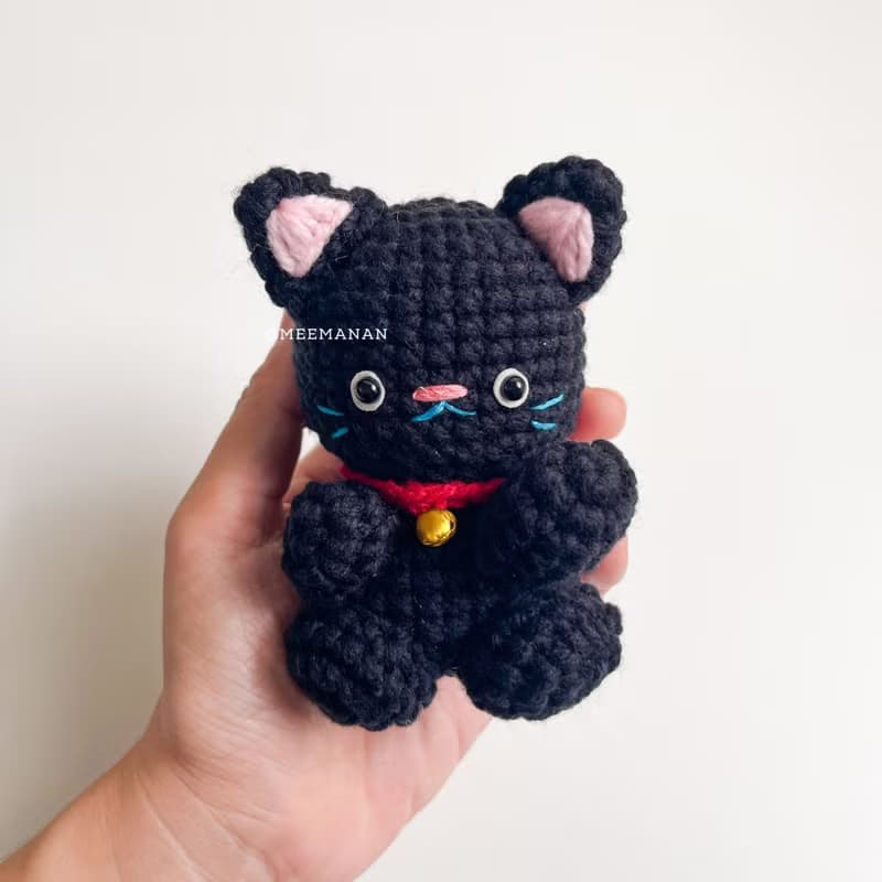 Handmade Lucky Cat Amigurumi – Japanese Maneki Neko Crochet Doll