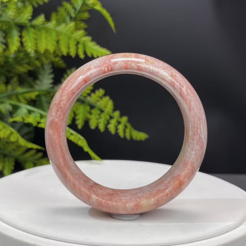 精品 珊瑚玉手鐲 53MM 冰潤高瓷橘粉雪花鳳尾紋菊花玉手環 顯氣質