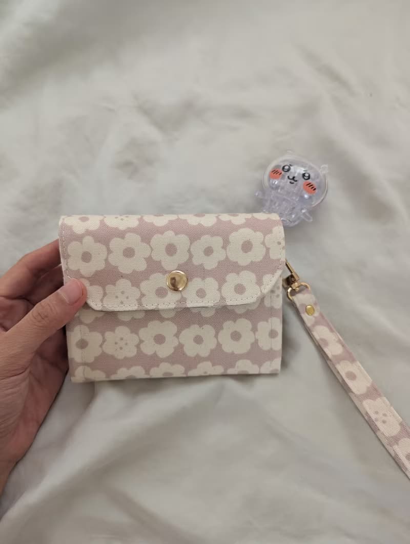 四層短夾錢包-白小花 6卡層+掛繩