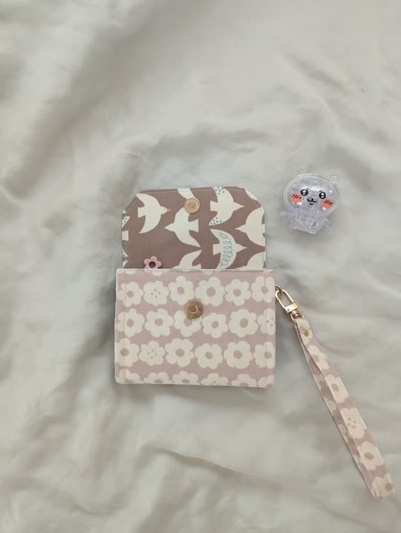 四層短夾錢包-白小花 6卡層+掛繩