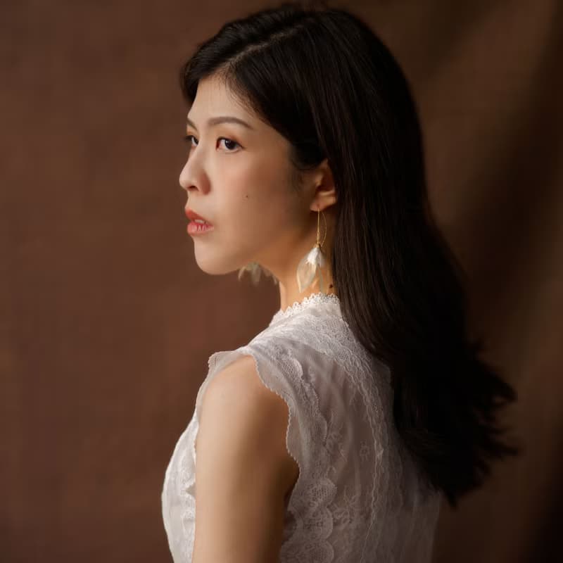 Minette 奇幻金綠雙色紗花小白花細耳針耳環