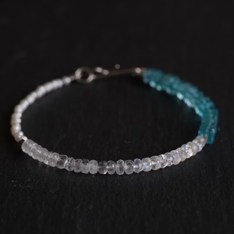 ブルームーンストーン・アパタイトと淡水パールのブレスレット