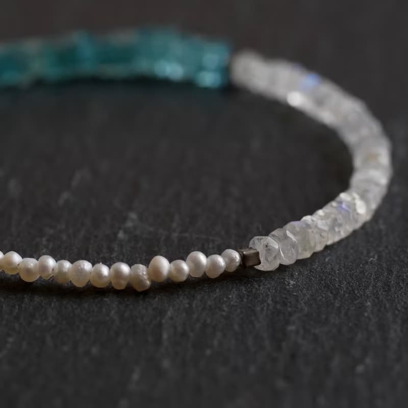 ブルームーンストーン・アパタイトと淡水パールのブレスレット