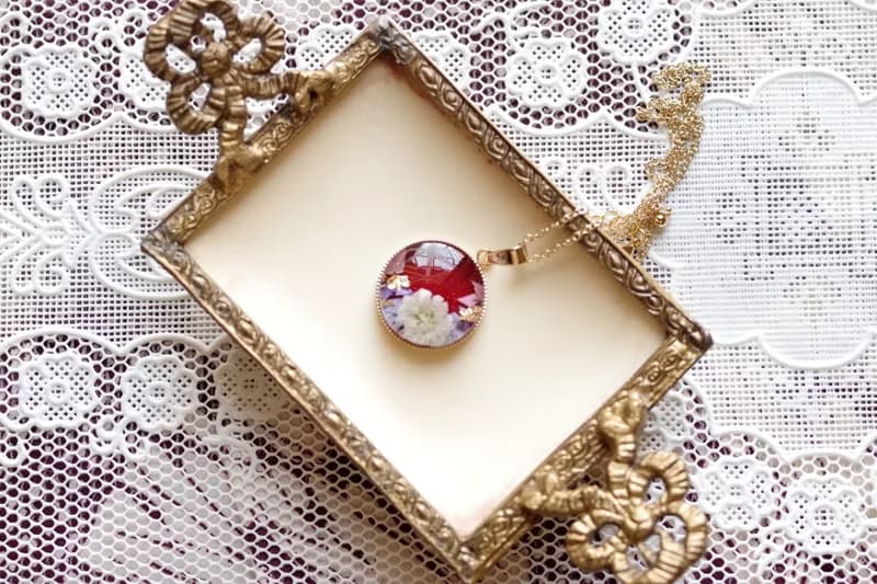 レジンアート　ラウンドペンダント・ブーケ・ワインレッド