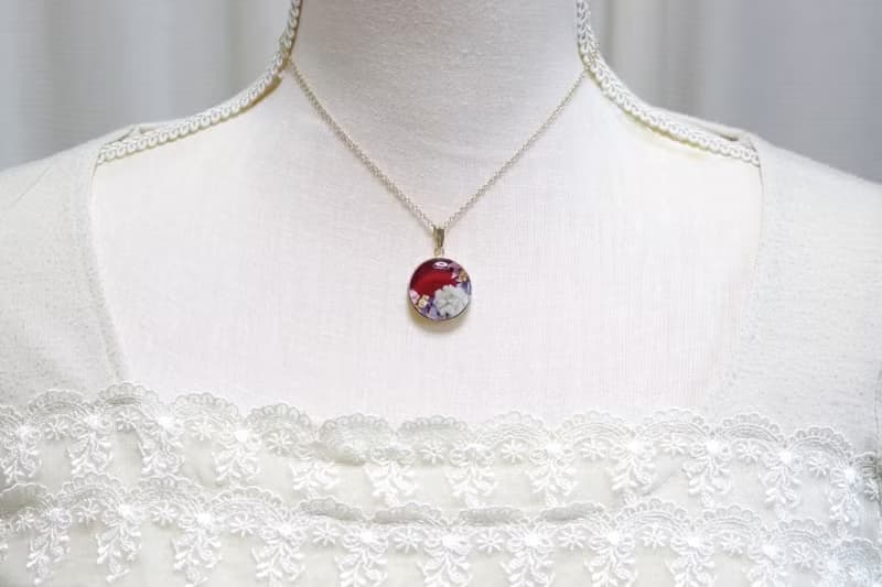 レジンアート　ラウンドペンダント・ブーケ・ワインレッド