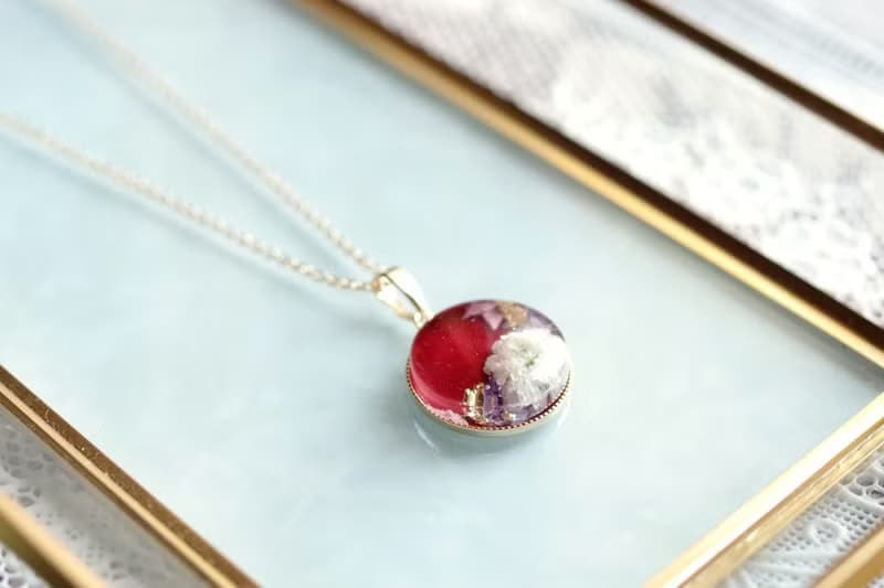 レジンアート　ラウンドペンダント・ブーケ・ワインレッド