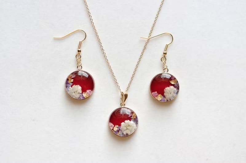 レジンアート　ラウンドペンダント・ブーケ・ワインレッド