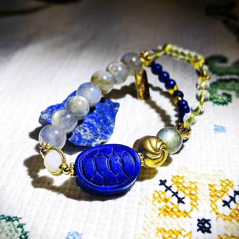 12月誕生療癒石 | 帝王青金石 | 拉長石 | 黃水晶 | 金絲硨磲 |