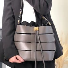 【 日本直送　名牌中古包 】Salvatore Ferragamo サルヴァトーレ フェラガモ ショルダーバッグ グレー レザー 巾着 de3dye